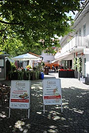 schattige Plätze auf dem Weg zum Ristorantino Eiscafé Galleria   (©foto. Martin Schmitz)